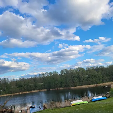 Dom Nad Jeziorem Orzyskim 펜션 Skomack Wielki