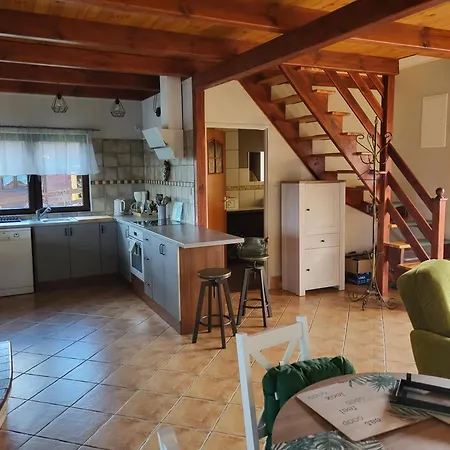 Dom Nad Jeziorem Orzyskim בית נופש *