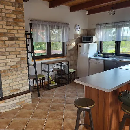 Dom Nad Jeziorem Orzyskim 펜션 Skomack Wielki